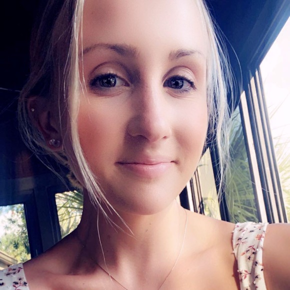 Meet your Posher, Holly - Picture 1 of 1